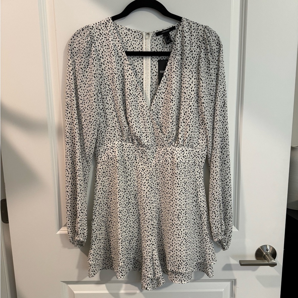 NWT Forever 21 Long-Sleeve Romper, V-Neck, white with black spots, size medium